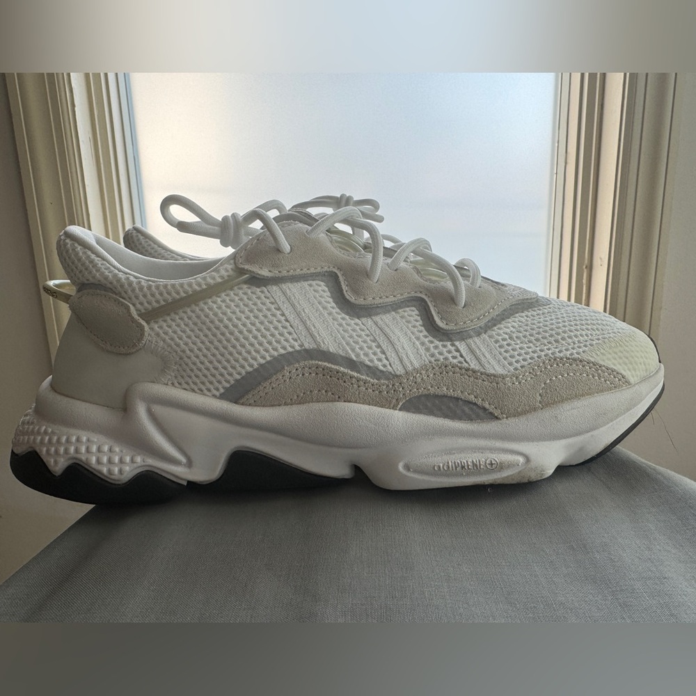 Adidas ozweego size 8.5 men’s